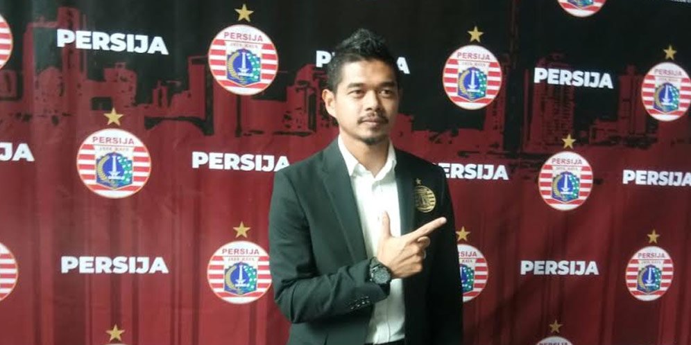 Bambang Pamungkas Lelang Sepatu Juara Liga Indonesia 2001
