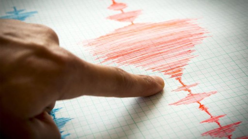 BMKG Memberikan Peringatan Terkait Cuaca Ekstrem dan Gempa